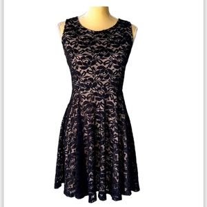 SOPANO BLACK LACE AND NUDE DRESS SIZE M